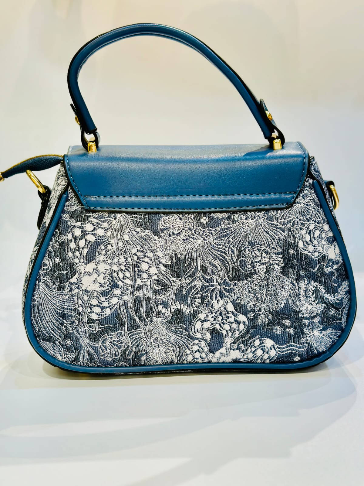 Cross body 1