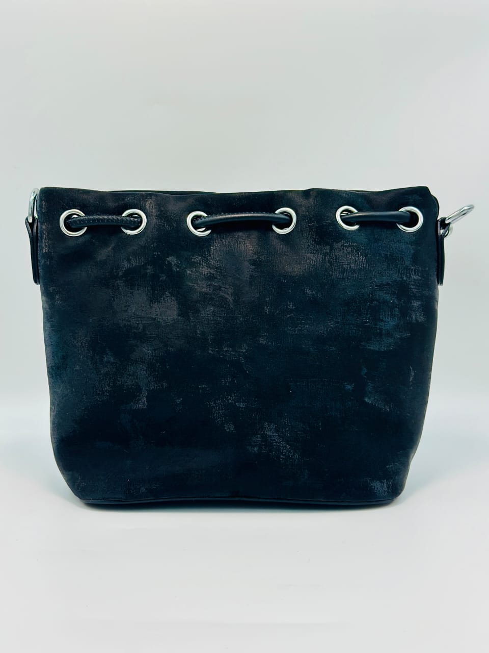 Cross body 17