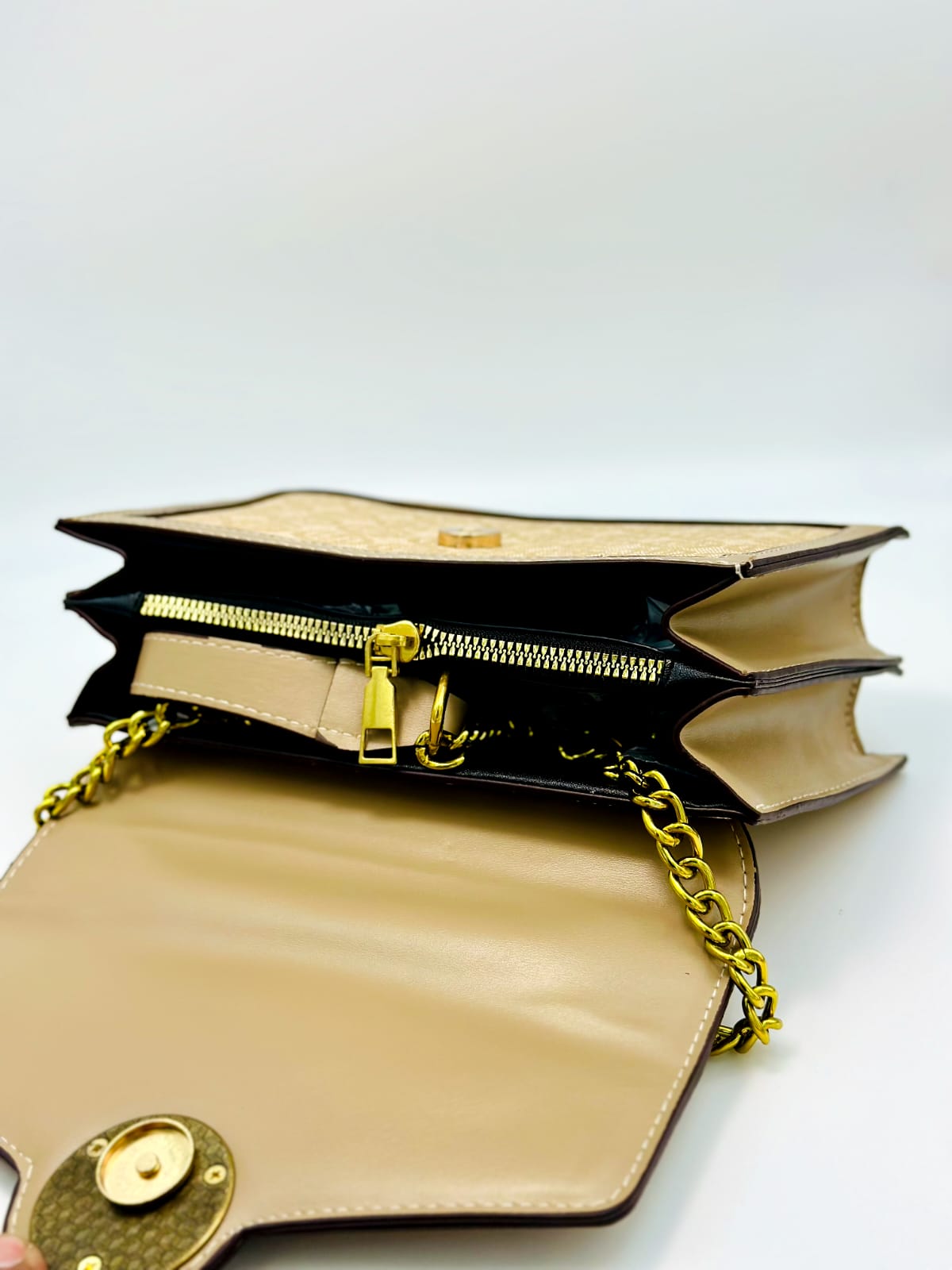 Cross body 18